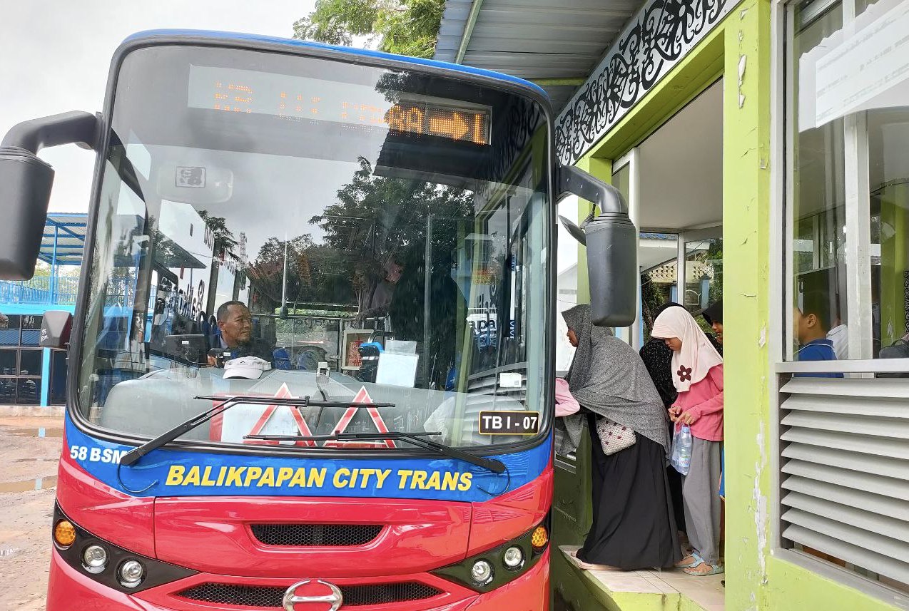 Armada Balikpapan City Trans saat uji coba di Terminal Batu Ampar, Balikpapan Utara, Senin, 8 Juli 2024. FOTO: SEPTIANUS HENDRA-KALTIMKECE.ID