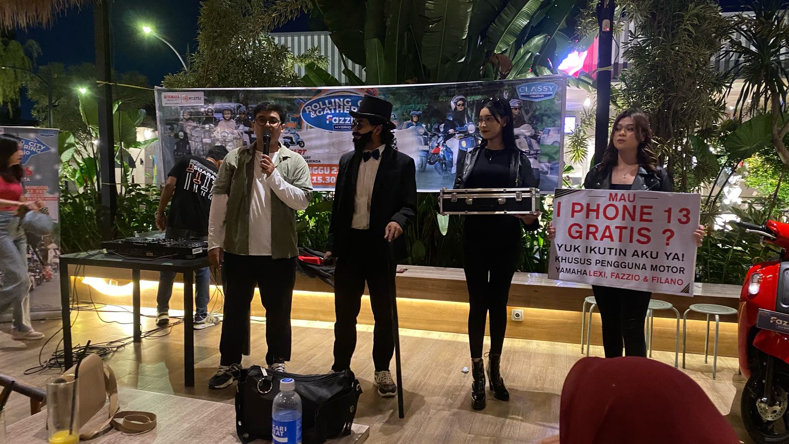 Di penghujung gathering, pada pengundian doorprize untuk peserta gathering Yamaha Fazzio, sebuah iPhone 13 berhasil dimenangkan oleh Raka Adhyra Hard Putra, warga Loa Bakung, Samarinda. FOTO; ISTIMEWA.