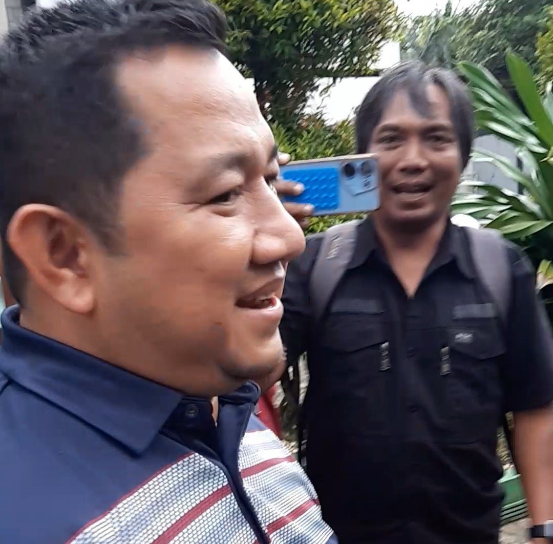Mudyat Noor, bupati PPU seusai memberikan kesaksian kepada KPK selama kurang dari dua jam. FOTO: M AL FATIH-KALTIMKECE.