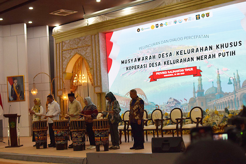 Pembahasan persiapan Koperasi Merah Putih bersama Wakil Menteri Koperasi Ferry Juliantono di Gedung Odah Etam, Kantor Gubernur Kaltim. FOTO: M AL FATIH-KALTIMKECE.ID