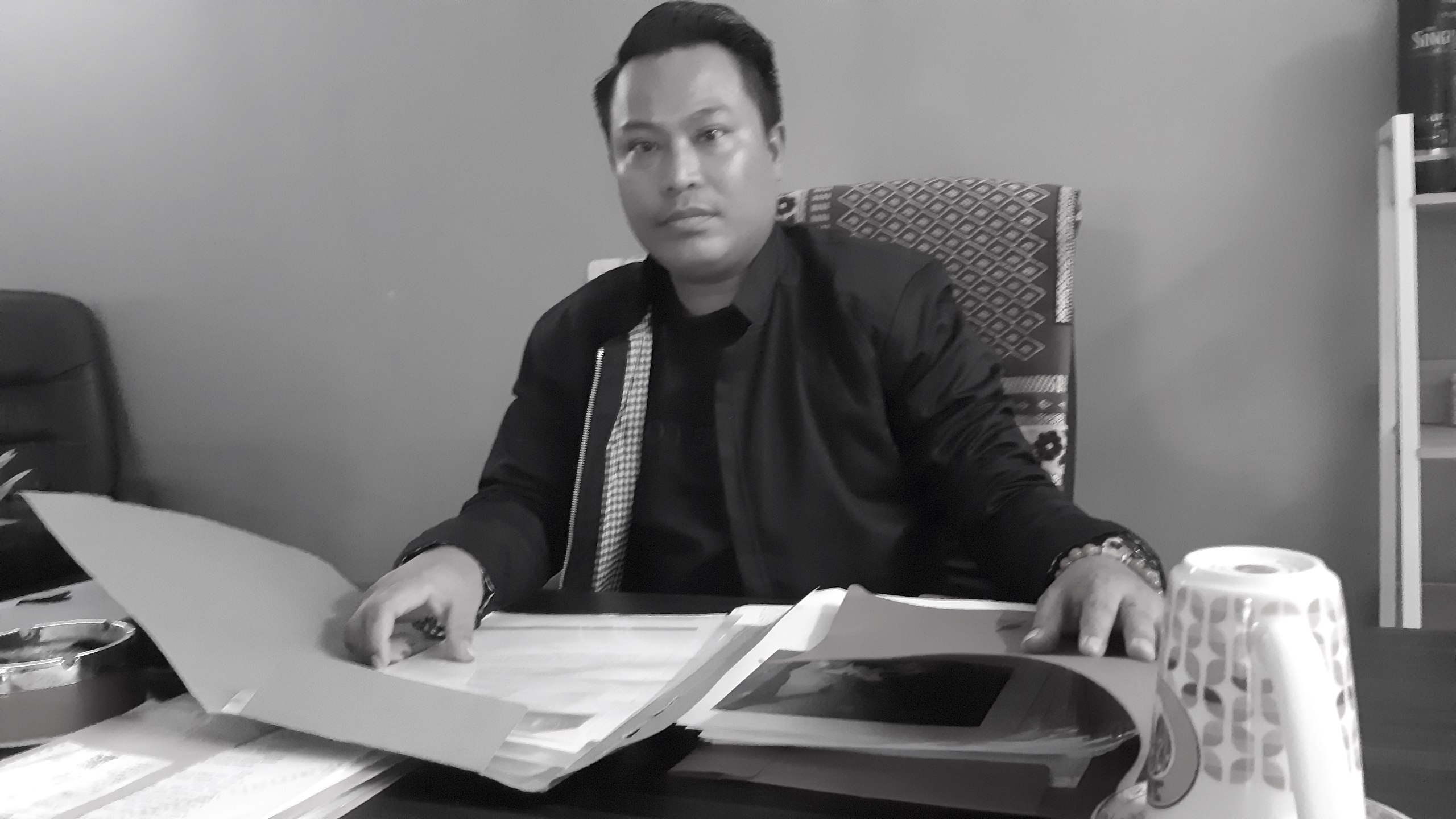 Tino Heidel Ampulembang, Kuasa hukum keluarga BR. Menyampaikan sejumlah kejanggalan dalam kasus ini. FOTO: MUHAMMAD AL FATIH-KALTIMKECE.ID 