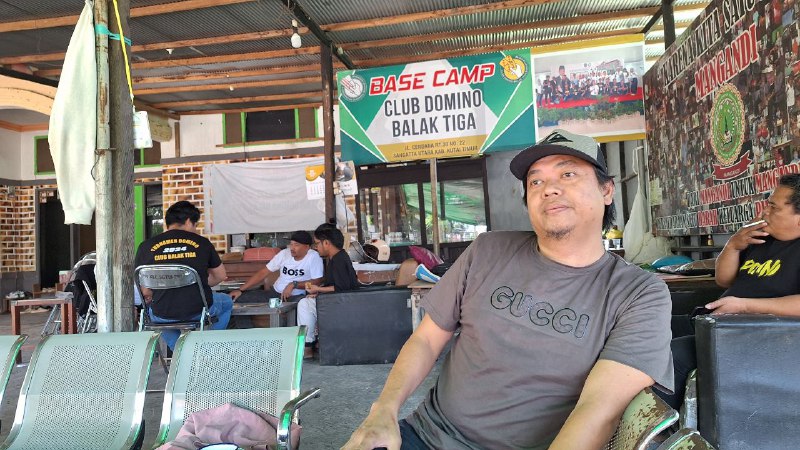 Alim Bahri di sekratariat Pekutim, Jalan Cendana No 22, Sangatta, Rabu, 19 Februari 2025. FOTO: CHE HARSENO-KALTIMKECE.ID