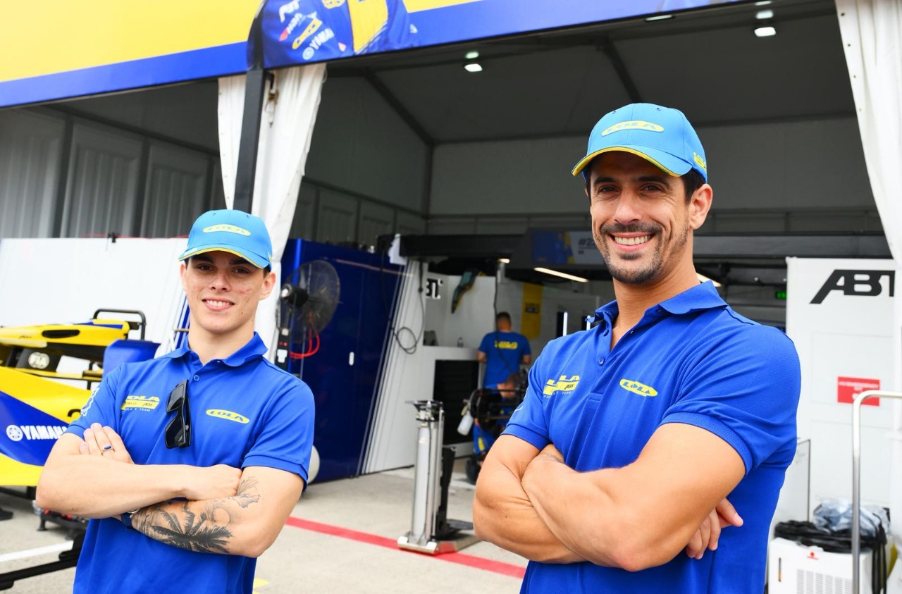 Di Formula E musim ini, Lola Yamaha ABT Formula E Team memiliki dua pembalap, yaitu Lucas di Grassi dari Brasil dan Zane Maloney dari Barbados. FOTO; ISTIMEWA.  