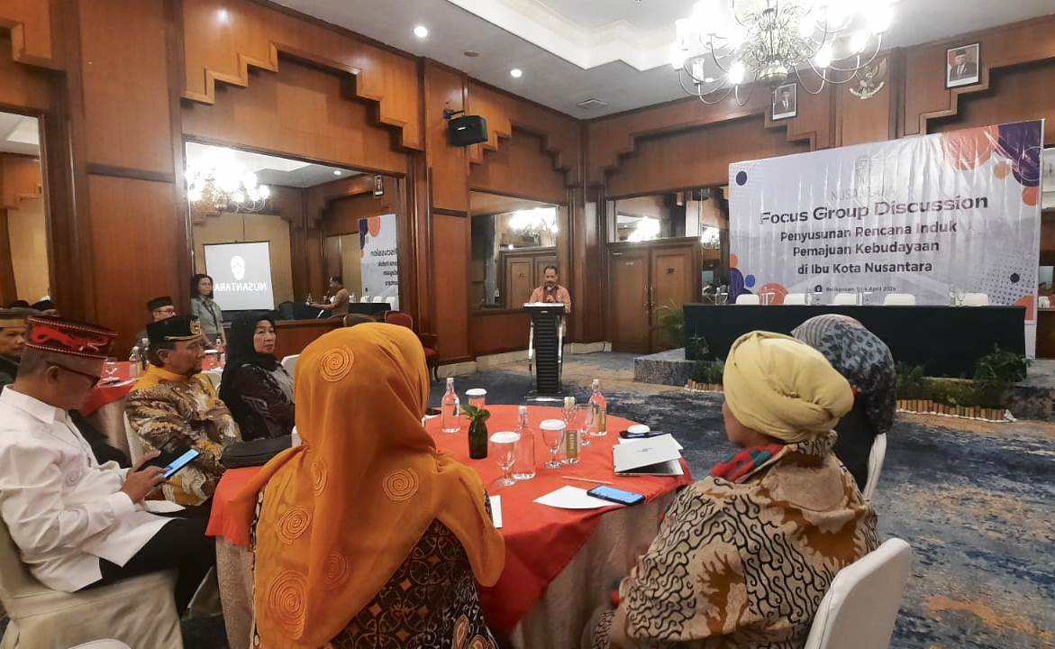 Diskusi kelompok terpumpun Rencana Induk Pemajuan Kebudayaan di IKN, di Hotel Gran Senyiur Balikpapan, 3-4 April 2024. FOTO: SURYA ADITYA-KALTIMEKCE.ID