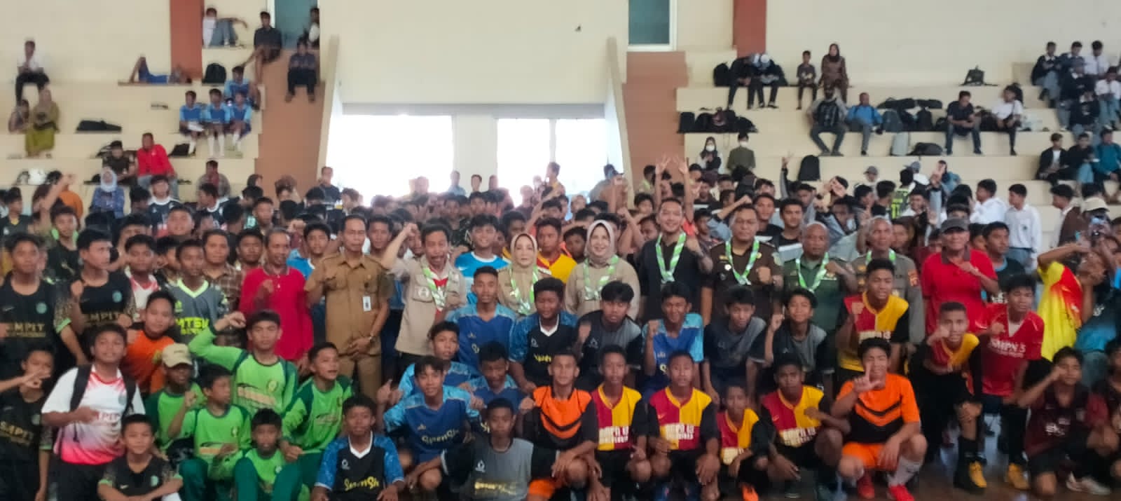 Dalam turnamen itu, 105 tim turut berpartisipasi. Terdiri dari 33 tim tingkat SD, 37 tingkat SMP, dan 35 tingkat SMA. FOTO: ISTIMEWA. 