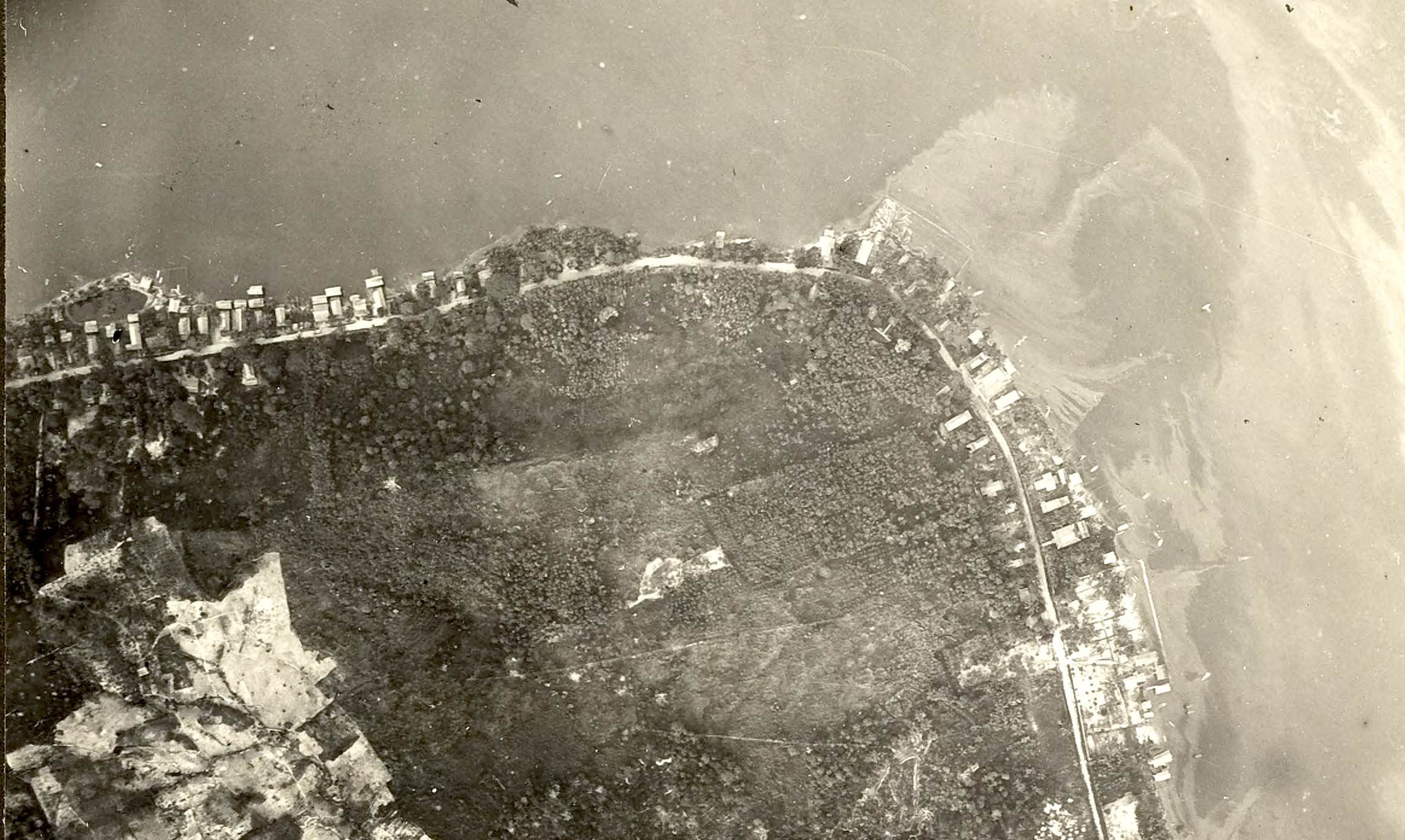 Foto udara kawasan Kampung Baru di Balikpapan pada 1930. FOTO: LEIDEN UNIVERSITY LIBRARIES
