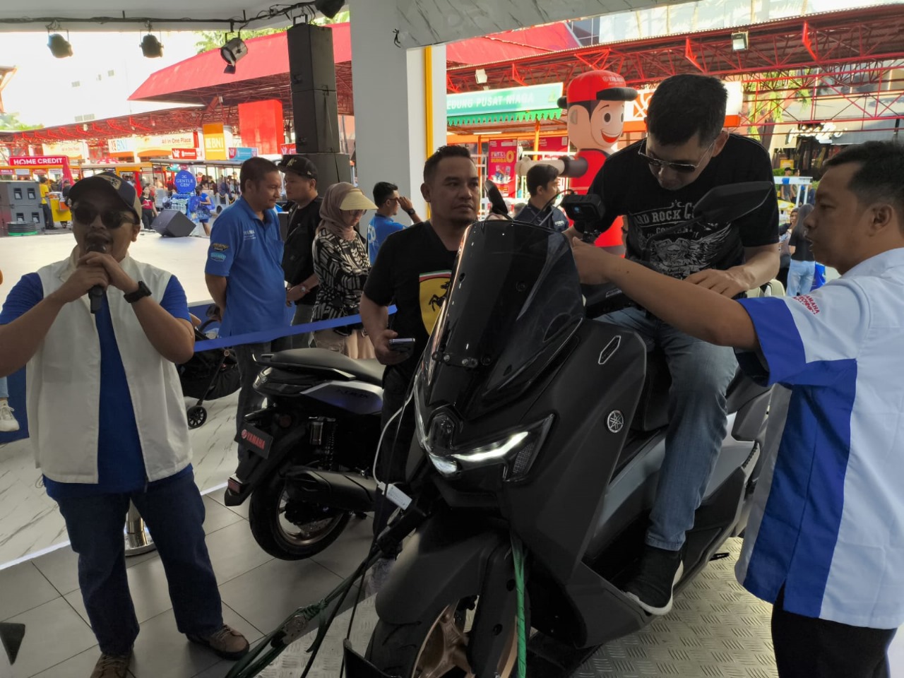 NMAX "TURBO" menjadi daya tarik utama yang banyak dicari oleh pengunjung, terutama di area booth Yamaha. FOTO; ISTIMEWA. 