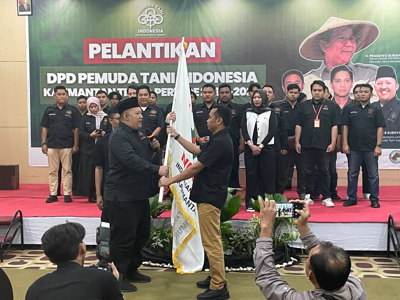 Para pengurus DPD Pemuda Tani Indonesia Kaltim berkomitmen memajukan pertanian Bumi Etam. FOTO: SURYA ADITYA-KALTIMKECE.ID