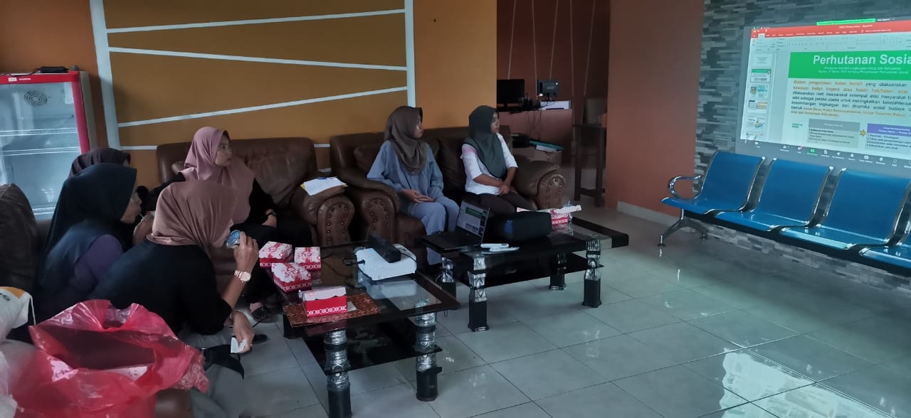 Program ini digelar secara daring melalui aplikasi zoom meeting dan kanal youtube BICARA Perhutsos yang bisa ditonton ulang kapanpun. FOTO: ISTIMEWA. 