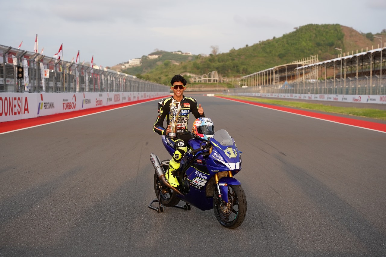 Arai Agaska tampil sebagai kampiun Sport 250cc. FOTO; ISTIMEWA. 