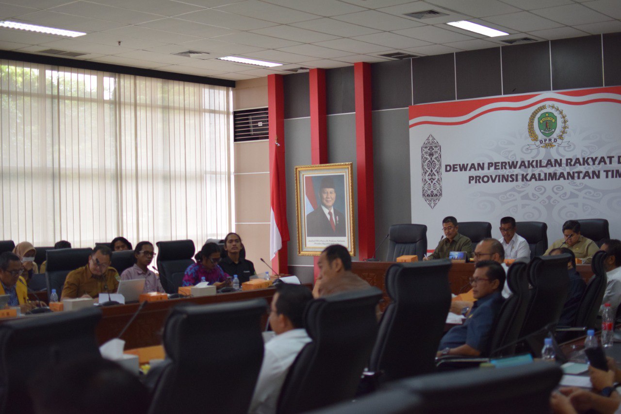 Rapat dengar pendapat terkait kelanjutan penanganan kasus tambang ilegal di hutan pendidikan Unmul. FOTO: M AL FATIH-KALTIMKECE.ID