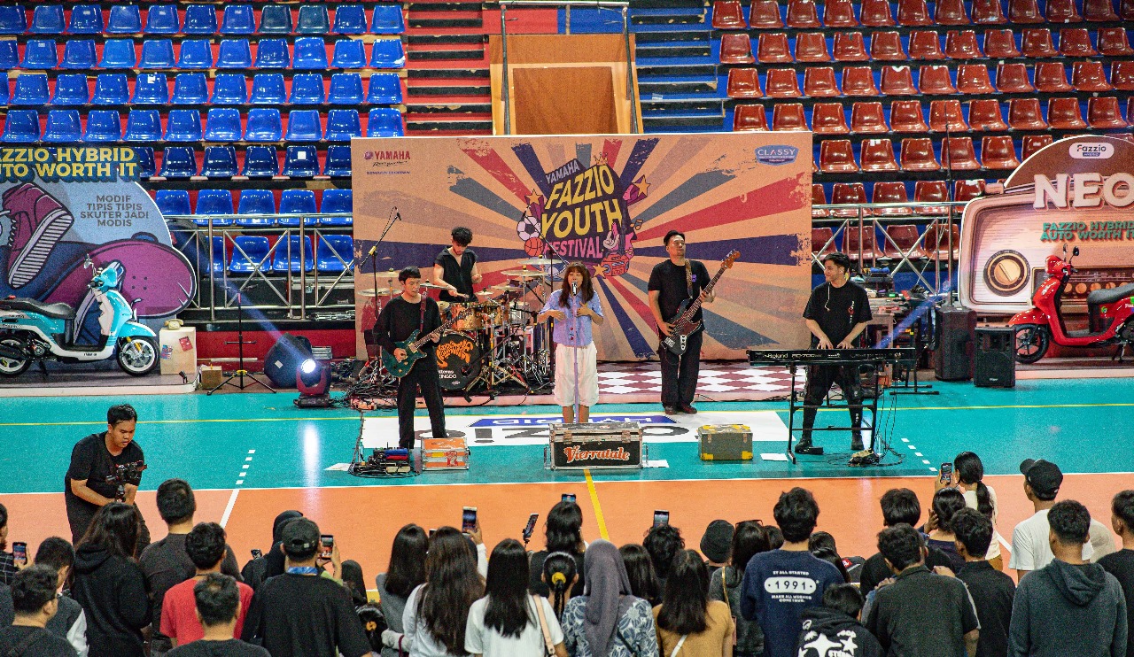 Keseruan semakin terasa dengan adanya kompetisi antar sekolah untuk kategori Best Supporter dan Best School, yang kemudian ditutup dengan penampilan dari guest star Vierratale. FOTO; ISTIMEWA. 