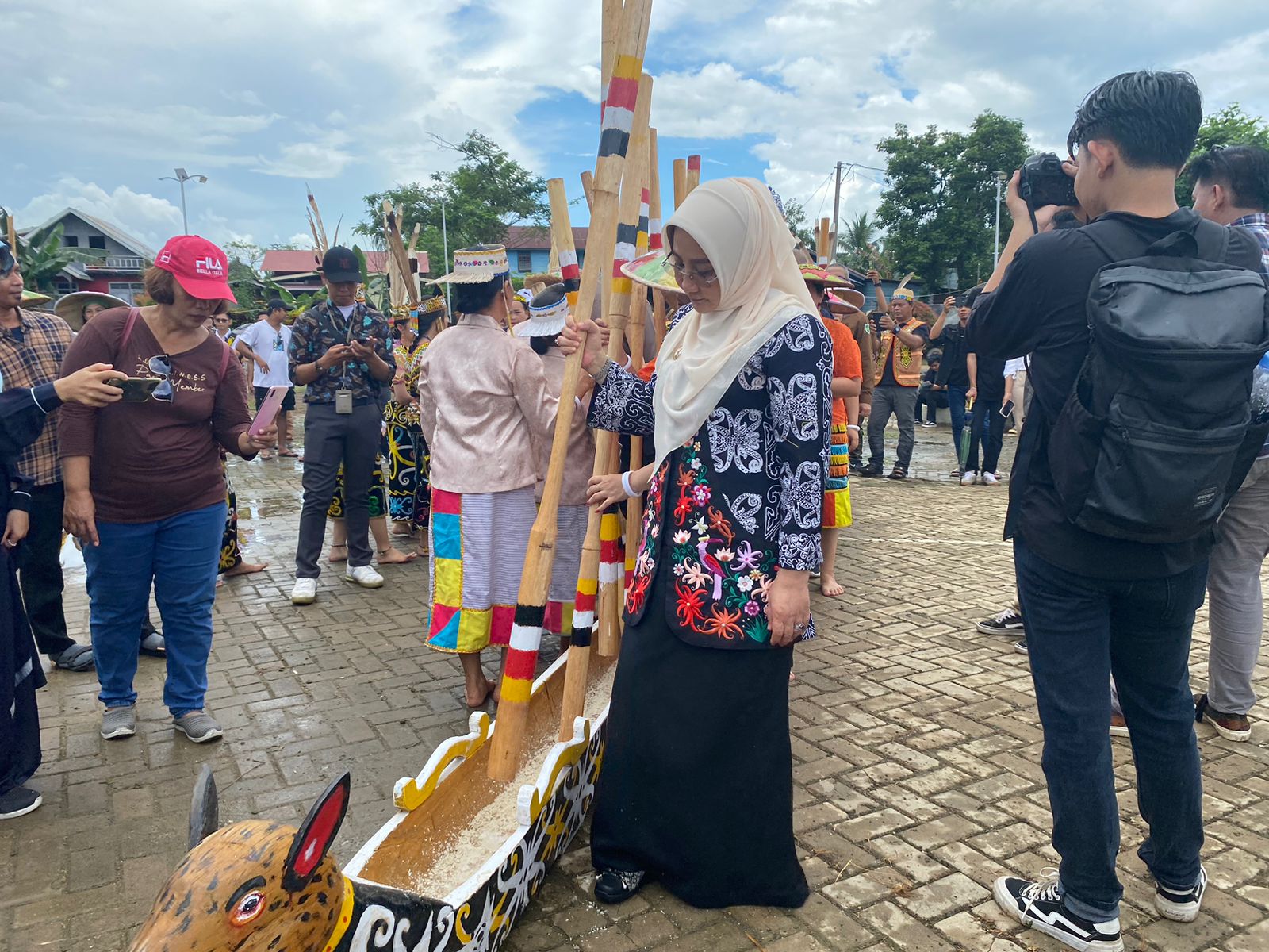 Festival Lesung Osap merupakan tradisi tahunan masyarakat Dayak Kenyah Badeng. FOTO; ISTIMEWA. 