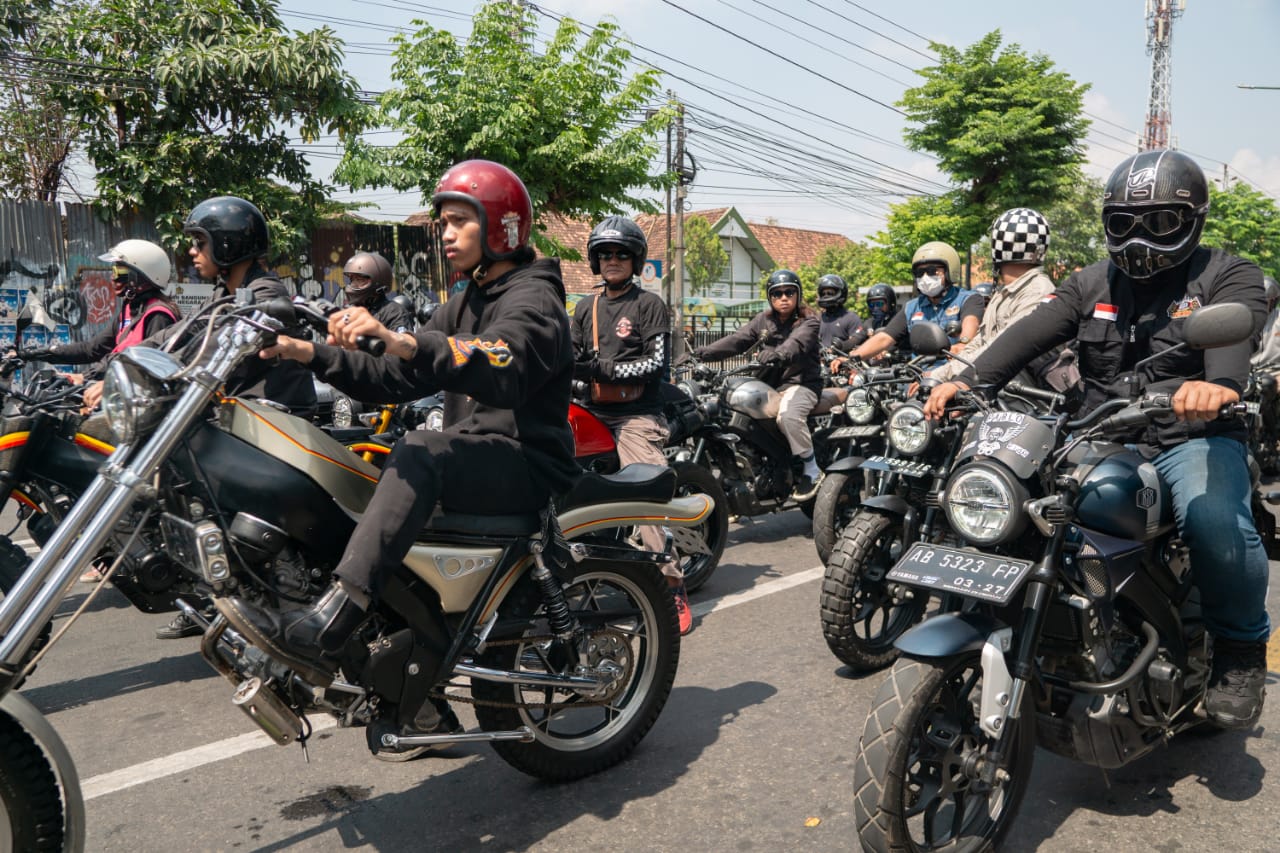 Event ini dimulai dengan berkeliling kota, mulai Museum Perjuangan menuju Jogja Expo Center (JEC) yang kembali menjadi venue Kustomfest. FOTO; ISTIMEWA. 