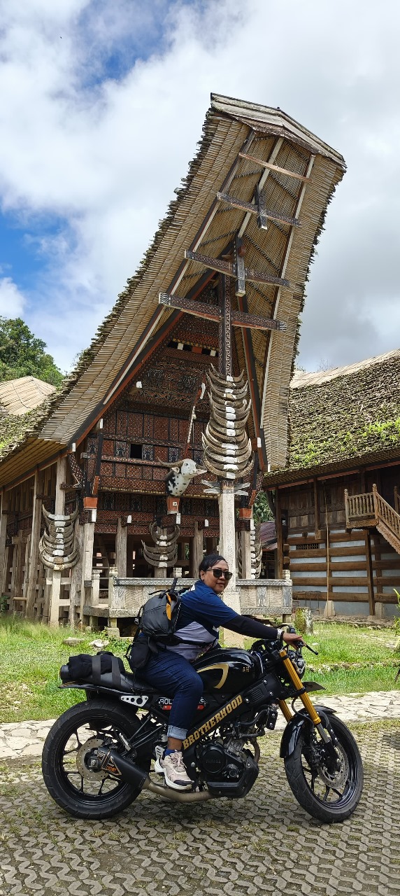 Alva Prita Damayanti, salah satu Lady Biker XSR 155 yang pada akhir Mei lalu bergabung dalam touring istimewa bersama komunitas XSR Brotherhood Indonesia (XBI). FOTO; ISTIMEWA. 