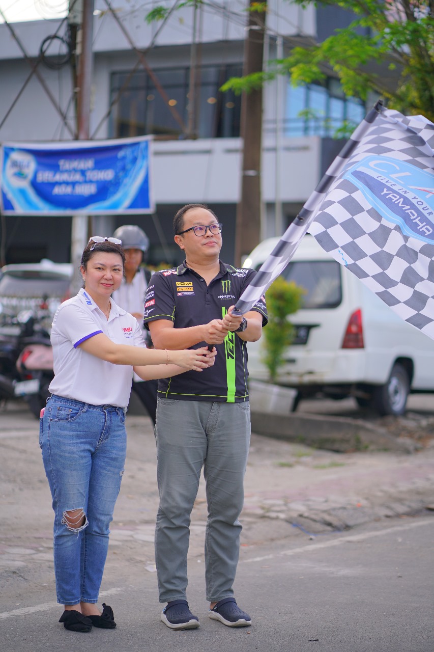 Acara diawali dengan konvoi meriah dari dealer Yamaha Sido Semi Motor, menuju CafÃ© Uphill. FOTO; ISTIMEWA. 