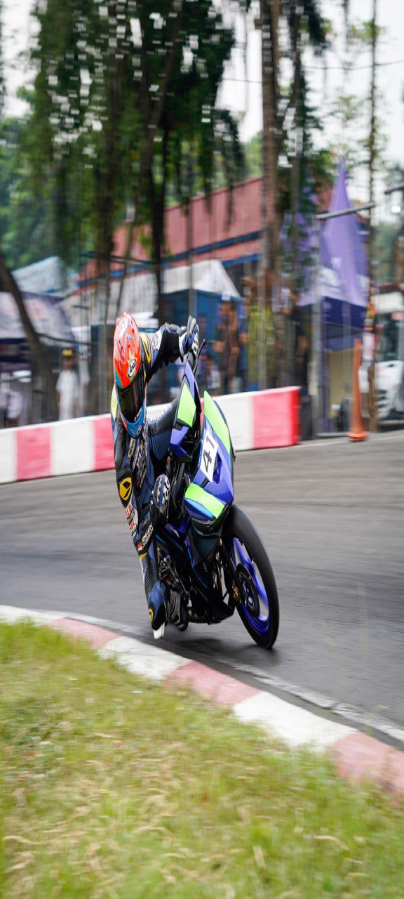 Wahyu Nugroho, pembalap binaan Yamaha Racing Indonesia yang menjadi juara pertama kelas road race Modifikasi Perorangan (usia 16-25 tahun) kualifikasi PON XXI 2024 mewakili provinsi Jawa Tengah. FOTO: ISTIMEWA. 