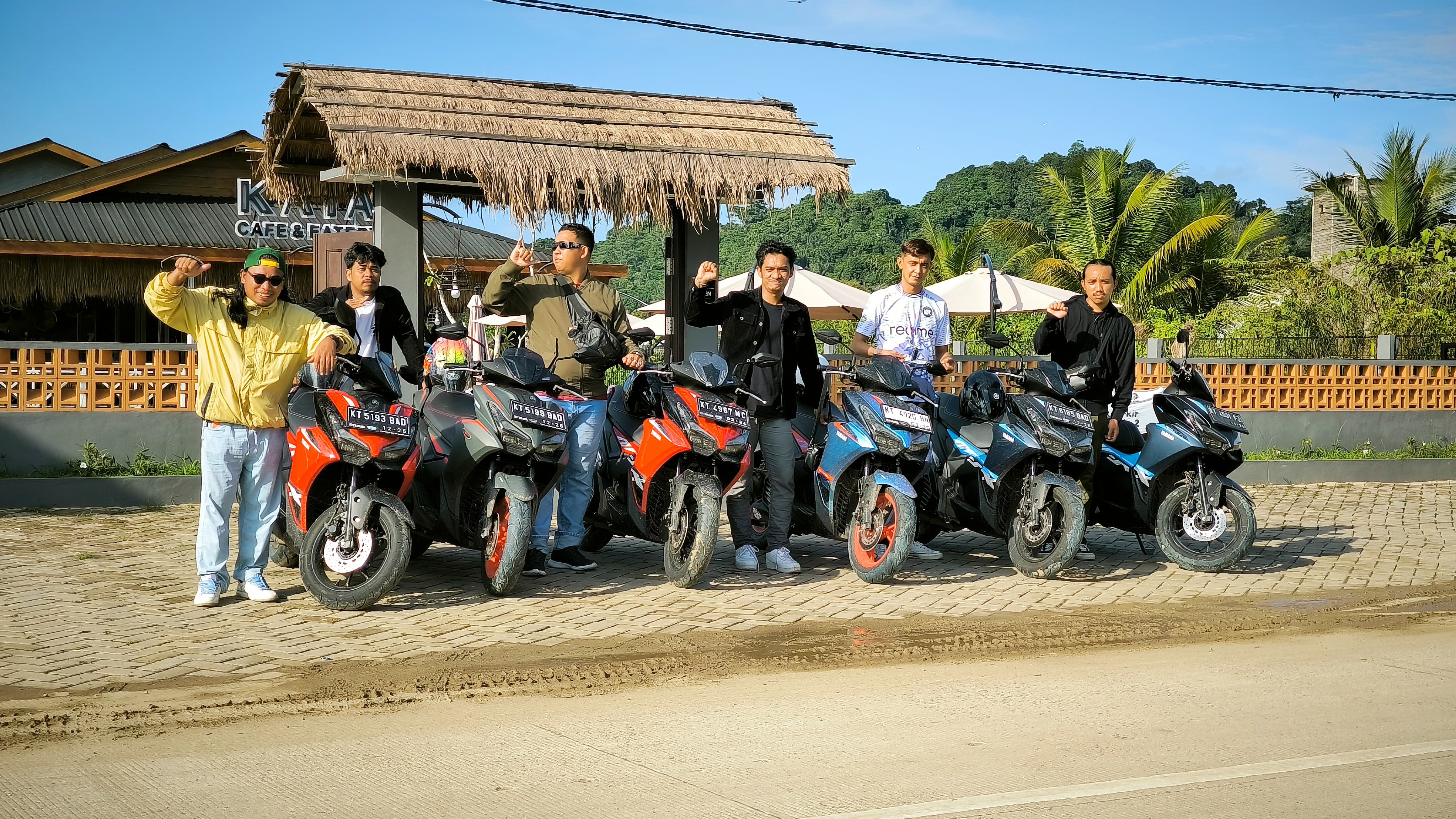 Rolling City menggunakan Yamaha Aerox Alpha Turbo bersama sejumlah Key Opinion Leader (KOL), seperti Irfan Gafur, Rendra, Dayat, Faizal, Refi, Fazri, Sodrak, dan So Nekat. FOTO; ISTIMEWA. 