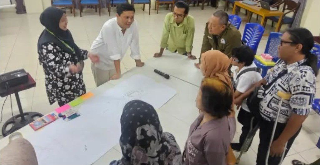 Proses desain Taman Para'an yang melibatkan warga sekitar Karang Mumus secara langsung. FOTO: DOK. CeCUR