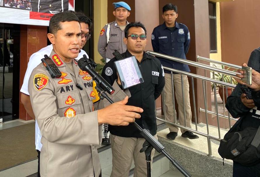 Kapolresta Samarinda Kombes Pol Ary Fadli, menjelaskan perkembangan penyelidikan dalam konferensi pers, Rabu, 20 Maret 2024. FOTO: GIARTI IBNU LESTARI-KALTIMKECE.ID