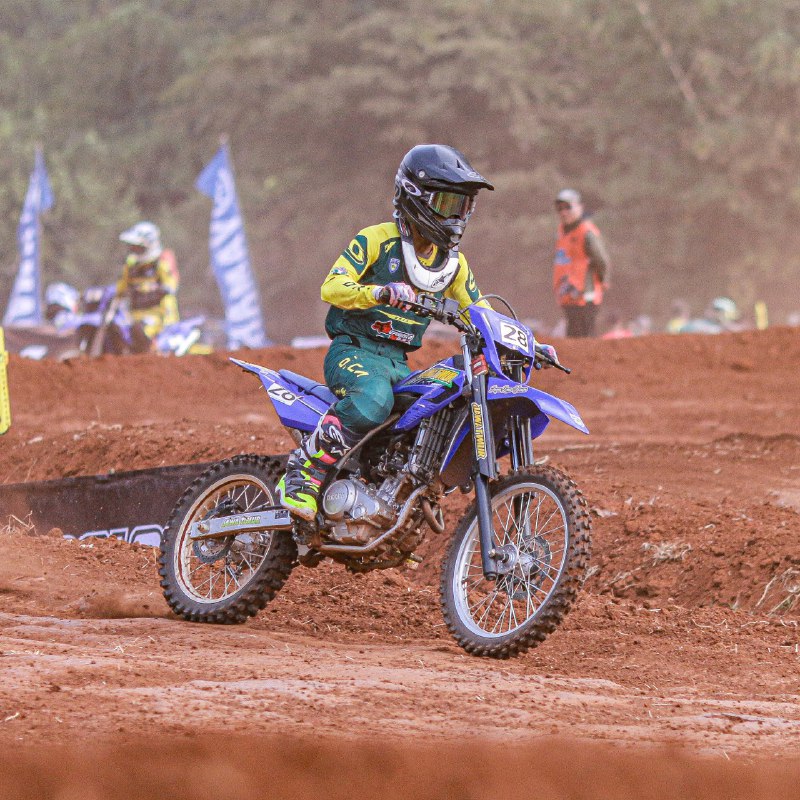 Pembalap Muda, M Zidane Alnesa Pratama saat menjajal trek offroad menggunakan ketangguhan WR 155 R. FOTO: ISTIMEWA.