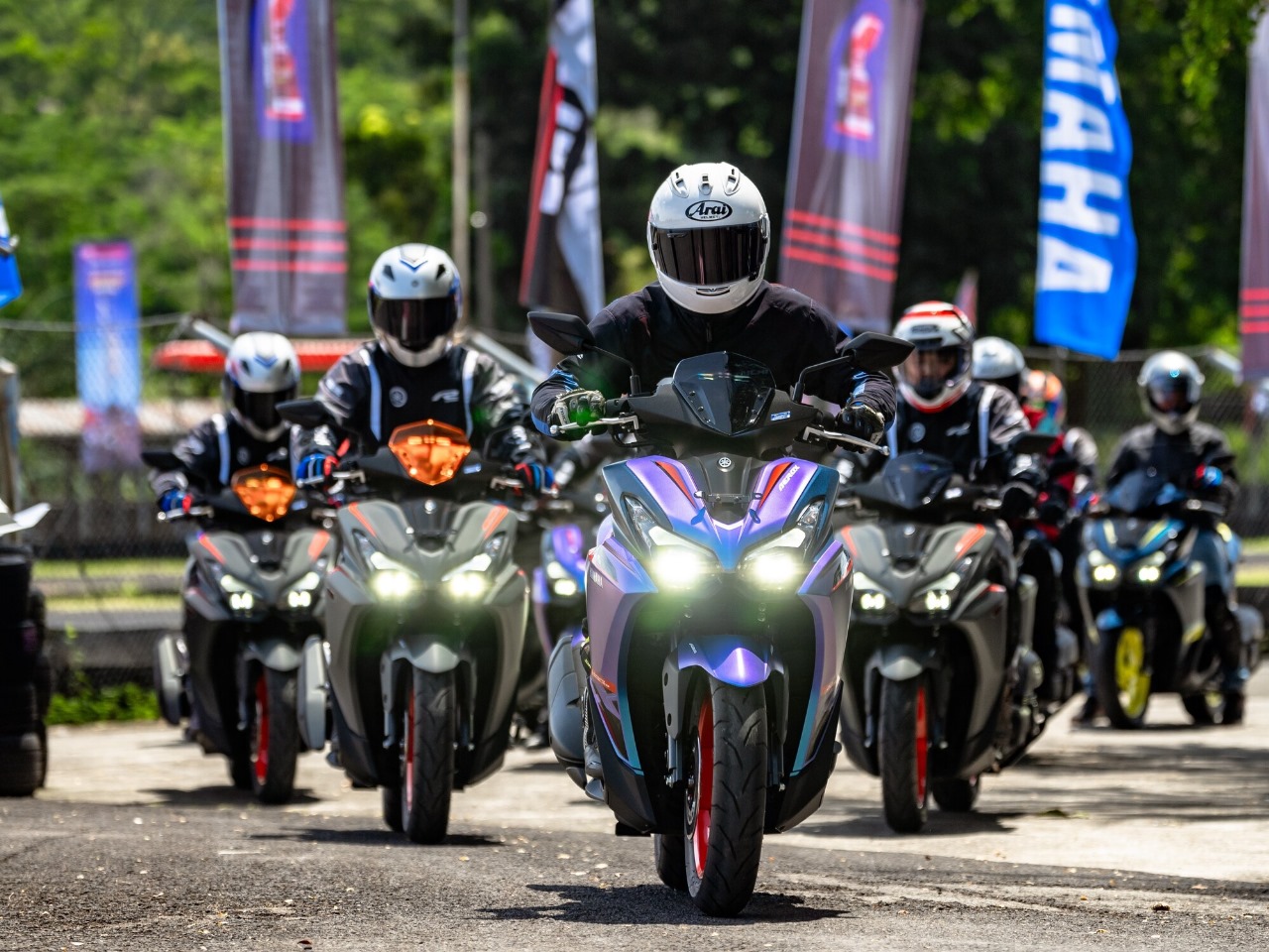 Ciri khas R-DNA Yamaha terlihat dari bentuk bodi yang tajam, serta lampu depan dan belakang berteknologi Full LED, lengkap dengan Dual Projector Lamp berbentuk kotak yang meningkatkan kualitas pencahayaan secara terang dan fokus. FOTO; ISTIMEWA. 