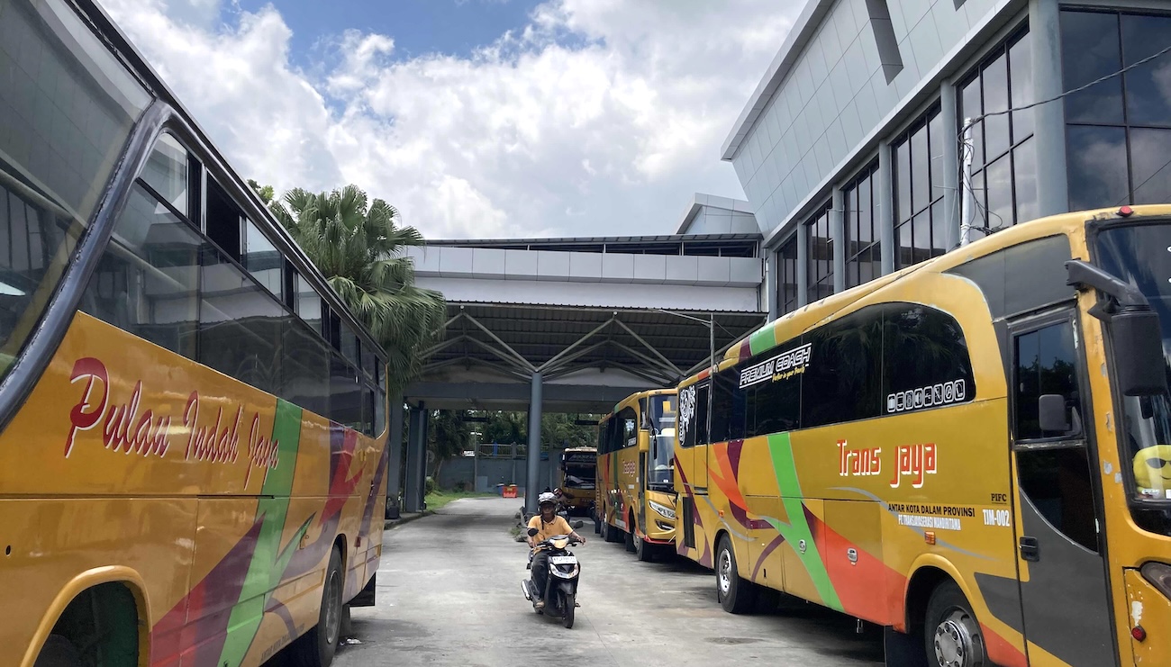 Terminal Tipe A Batu Ampar di Jalan Pattimura, Balikpapan. Mendekati Idulfitri 2026, belum terjadi lonjakan penumpang berarti. FOTO: MUHAMMAD SYARAFUDDIN-KALTIMKECE.ID