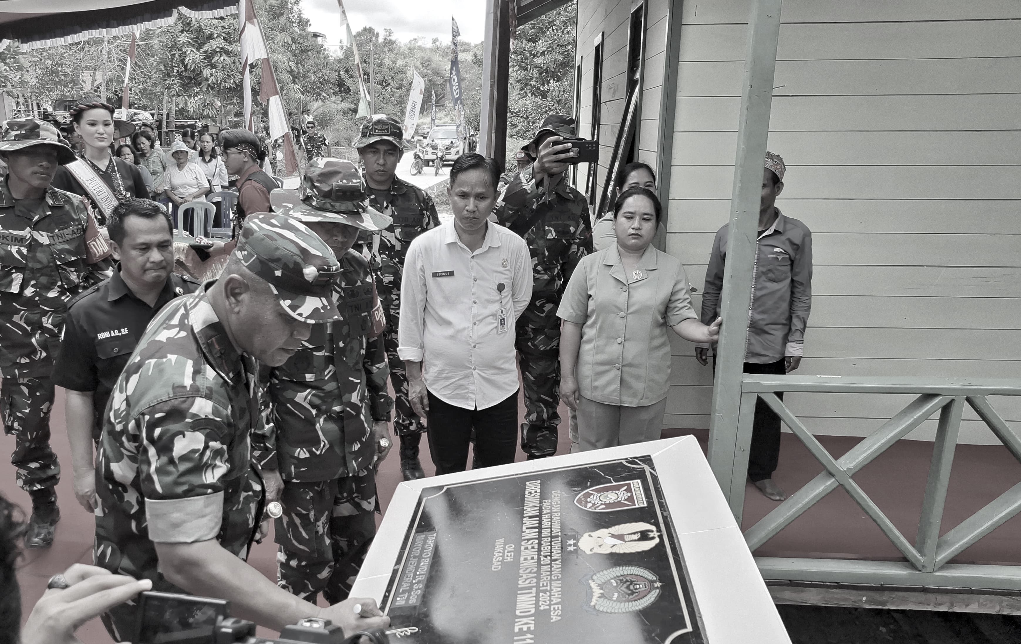 Komandan Korem 091/ASN Brigadir Jenderal TNI Yudhi Prasetiyo meninjau TMMD ke-119 tahun 2024 di Kutai Barat. FOTO: KODIM 0912/KUBAR