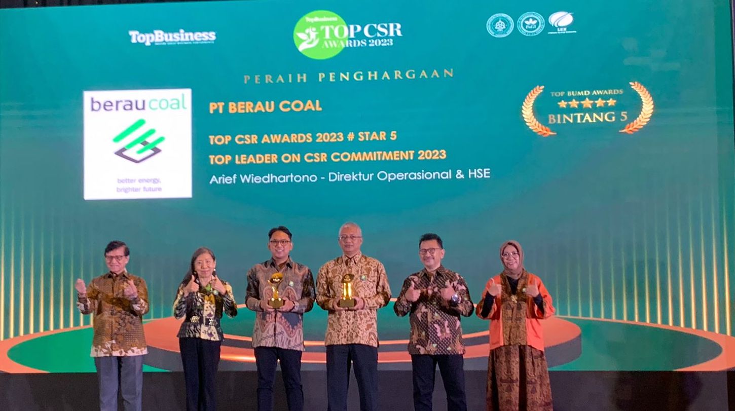 PT Berau Coal menerima penghargaan TOP CSR Award 2023 dan TOP Leader on CSR Commitment 2023. FOTO: PT BERAU COAL