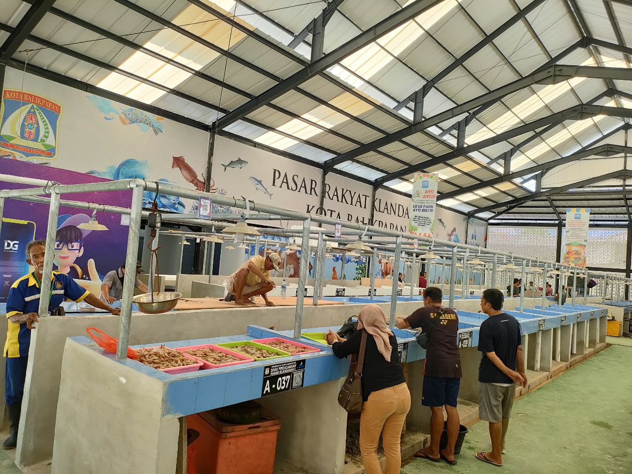 Biaya sewanya berkisar antara Rp 120 ribu hingga Rp 180 ribu per bulan per petak. FOTO: SEPTIANUS HENDRA-KALTIMKECE.ID.
