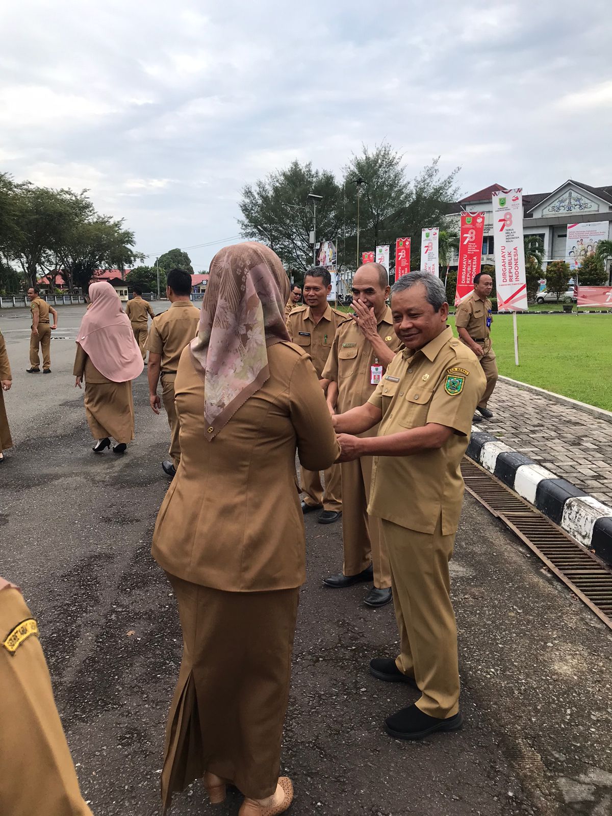 Pj Sekda Berau, Agus Wahyudi, saat berpamitan dengan para pegawai di lingkungan Pemkab Berau. FOTO: ISTIMEWA. 