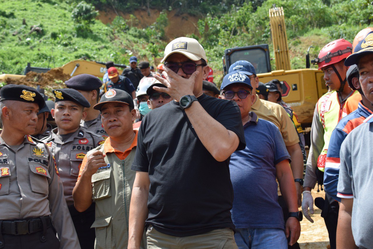 Andi Harun saat memberikan keterangan pers pada awak media di Belimau, Lempake, Samarinda, pada Selasa, 13 Mei 2025. FOTO: M AL FATIH-KALTIMKECE.ID