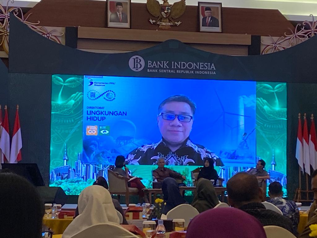 Direktur Lingkungan Hidup, Kementerian Perencanaan Pembangunan Nasional (BPN)/Badan Perencana Pembangunan Nasional (Bappenas), Medrilzam, saat menyampaikan paparannya secara daring. FOTO: GIARTI IBNU LESTARI=KALTIMKECE.ID. 