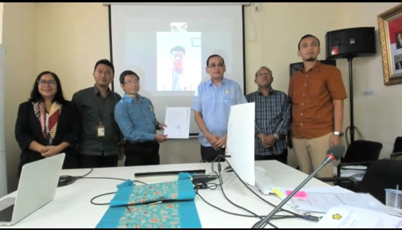 Tangkapan layer sidang sengketa informasi pada 29 April 2025 yang menghasilkan kesepakatan dokumen RIPPM 2021-2026 dan RKAB 2021-2022 milik PT Kaltim Prima Coal  bisa dibuka ke publik. FOTO: DOKUMENTASI JUNAIDI ARIFIN