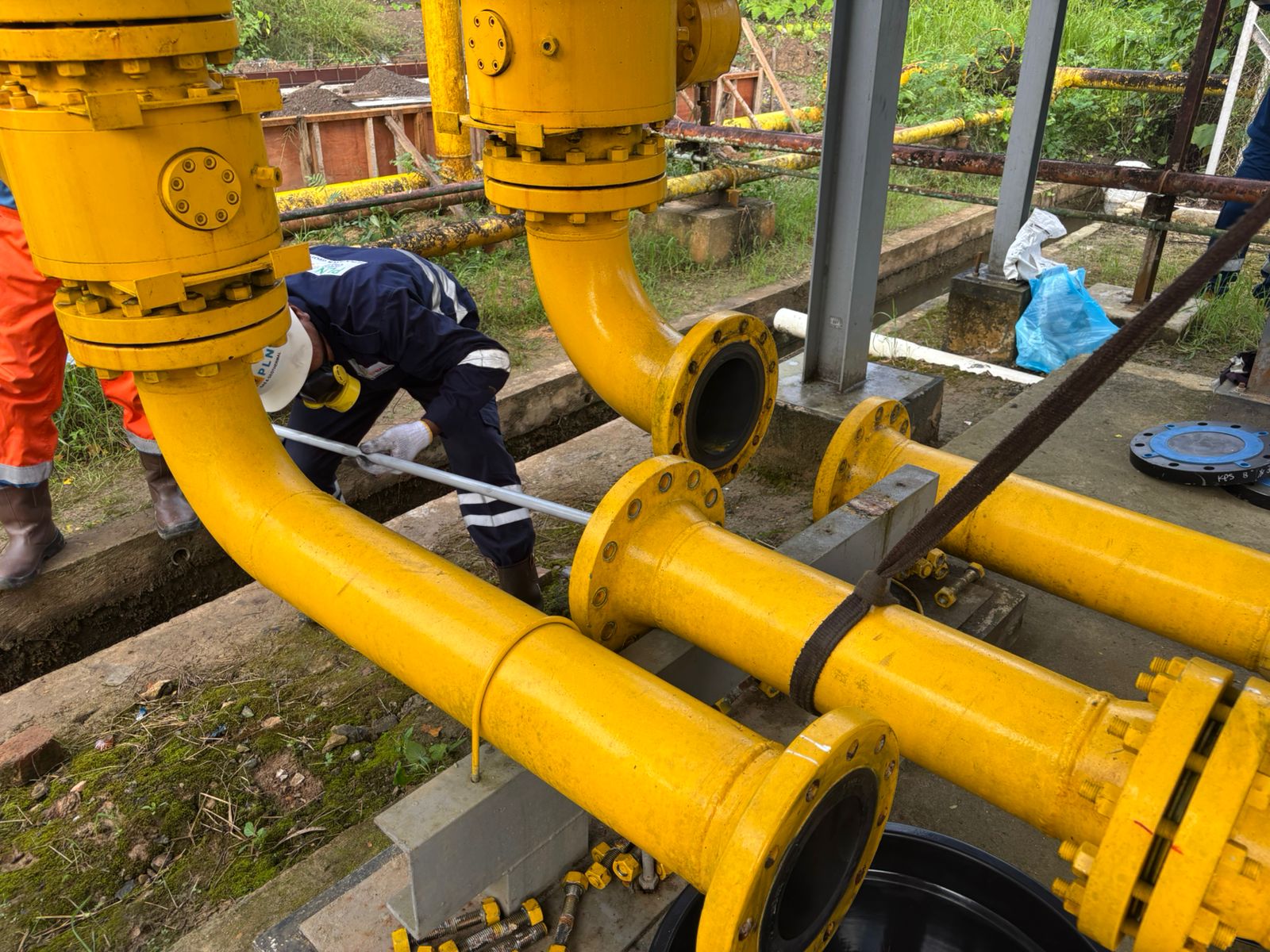 Pembersihan menyeluruh komponen utama pengukuran gas, seperti spool Ultrasonic Meter (USM). FOTO; ISTIMEWA. Pembersihan menyeluruh komponen utama pengukuran gas, seperti spool Ultrasonic Meter (USM). FOTO; ISTIMEWA.
