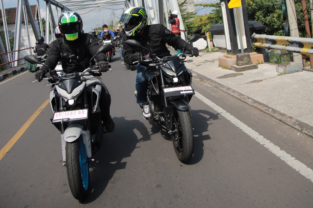 Kontur jalan perbukitan serta lintasan lurus dan mulus menjadi kombinasi ideal untuk menguji kelincahan sekaligus top speed motor. FOTO; ISTIMEWA. 