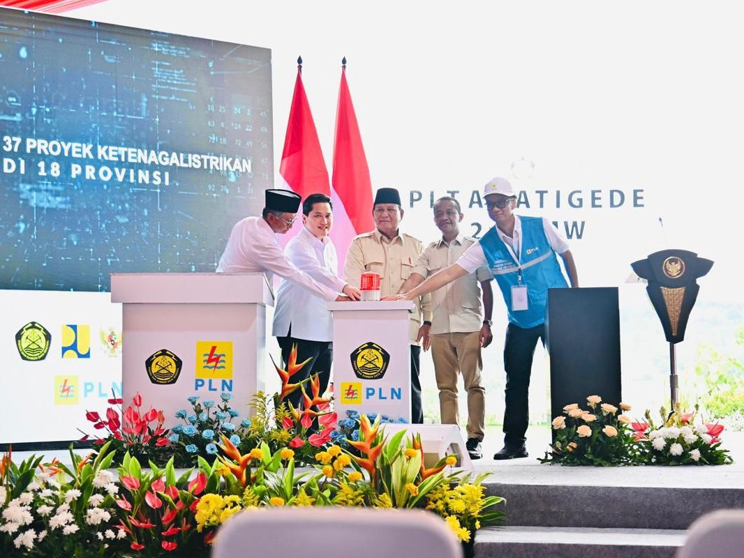 Peresmian 37 proyek strategis ketenagalistrikan di 18 Provinsi oleh Presiden RI, Prabowo Subianto (tengah). FOTO; ISTIMEWA. 