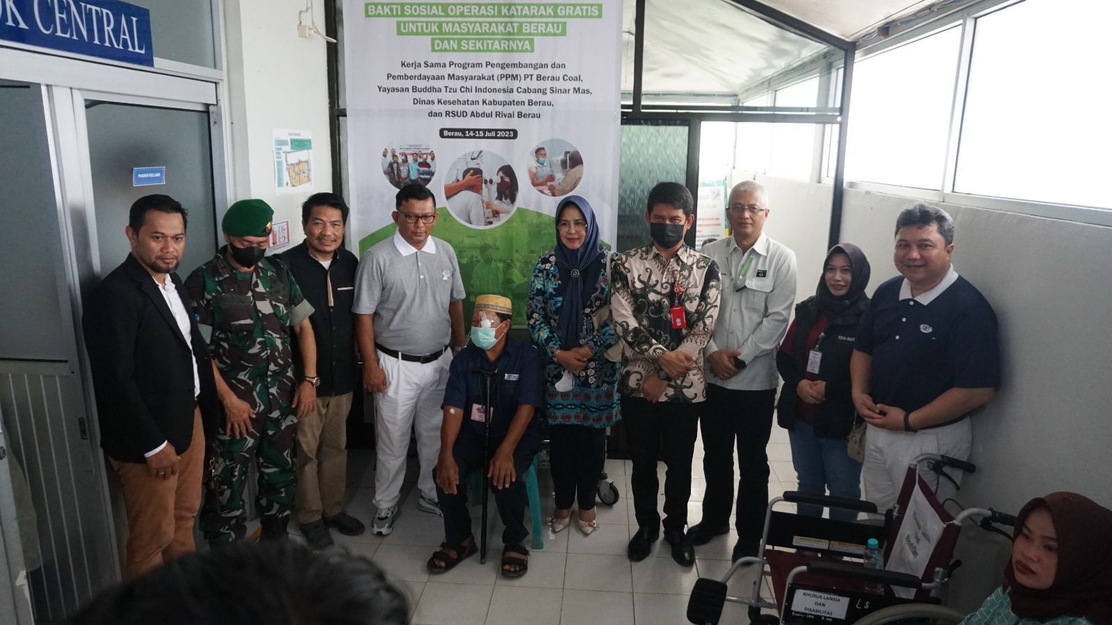 Operasi katarak gratis hasil kolaborasi PT Berau Coal dengan sejumlah pihak. FOTO: PT BERAU COAL