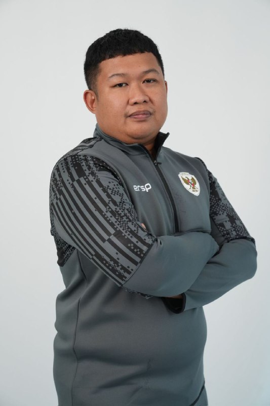 Adyatma Priady atau Ady Qwa, pria asal Tenggarong, Kutai Kartanegara yang berhasil melatih Indonesia menjadi juara dunia di cabang olahraga elektronik gim sepak bola. FOTO: ISTIMEWA