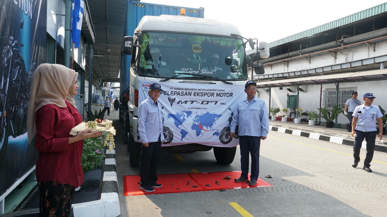 Ekspor perdana MT-07 oleh YIMM pada Senin 18 September 2023 di head office YIMM, Pulo Gadung, Jakarta Timur. FOTO: ISTIMEWA. 