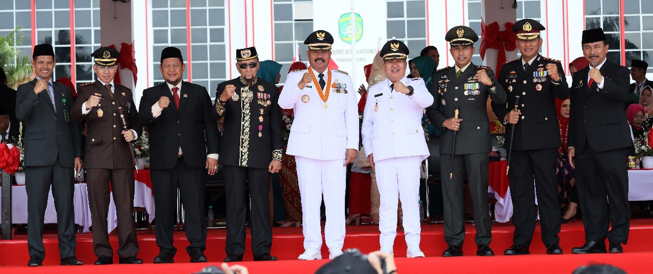 Edi Damansyah dan Rendi Solihin bersama unsur musyawarah pimpindan daerah di Kutai Kartanegara. FOTO: ISTIMEWA