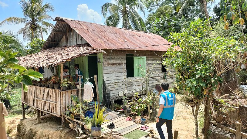 Kondisi rumah Rosdiana di Jalan Sei Wain, Kilo Meter 15 , RT 36, Kelurahan Karang Joang, Balikpapan Utara. FOTO: SEPTIANUS HENDRA-KALTIMKECE.ID.