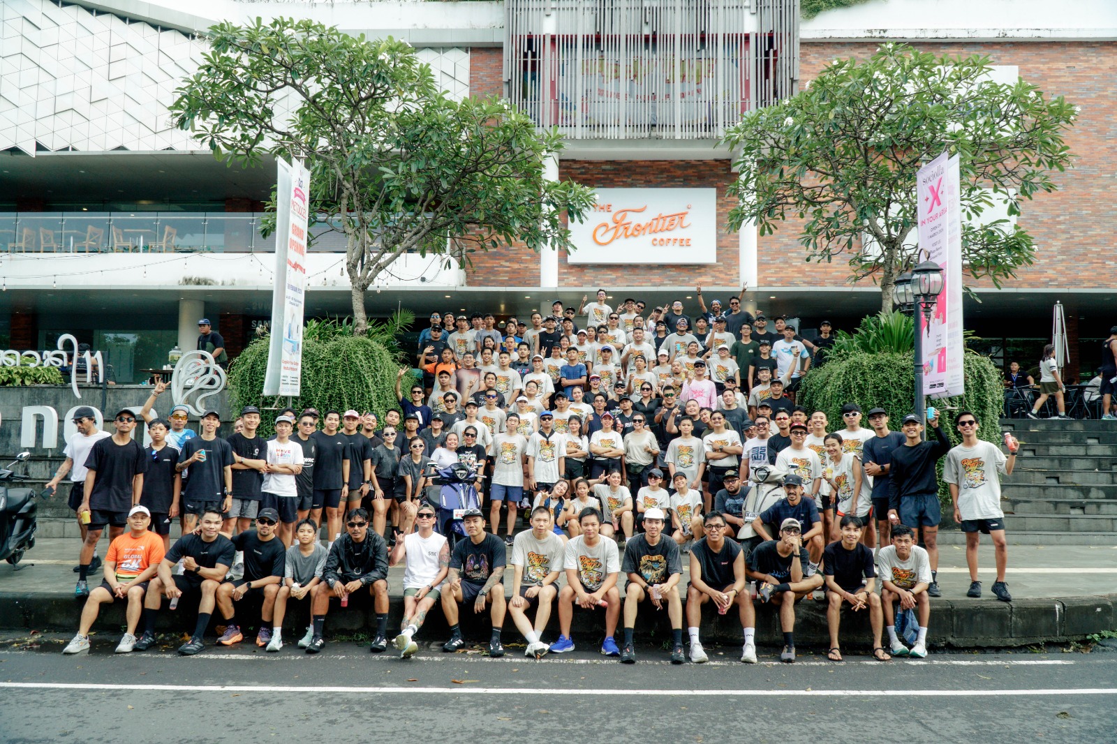 Run The City by Grand Filano di Bali diikuti lebih dari 200 peserta yang didominasi oleh generasi muda dengan gaya kalcer. FOTO; ISTIMEWA.  
