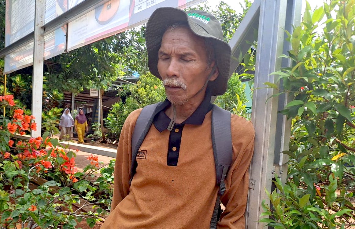 Bambang Susilo, petugas Tahura Sultan Adam di Kabupaten Banjar, Kalimantan Selatan. FOTO: SURYA ADITYA-KALTIMKECE.ID