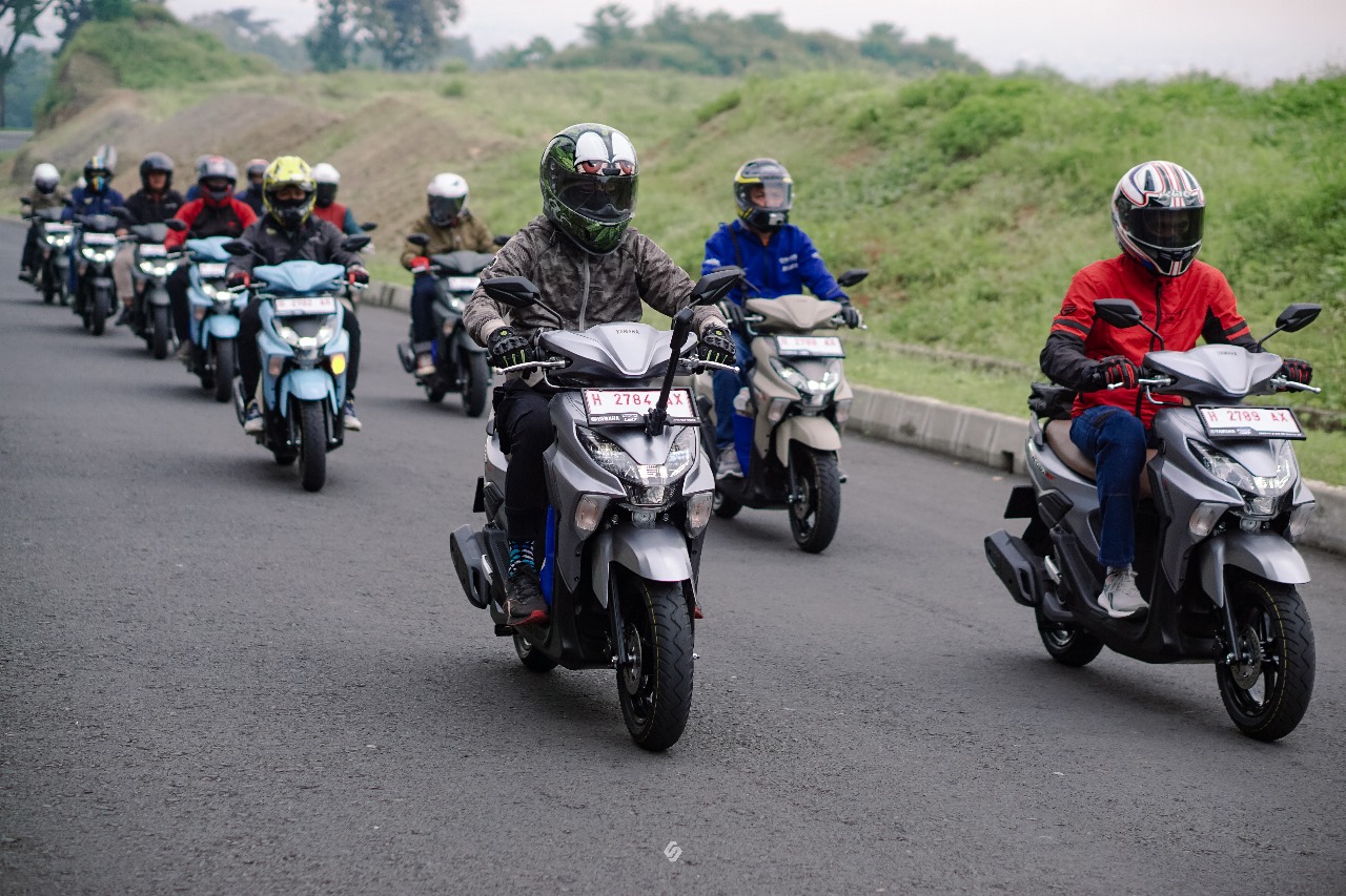 Puluhan jurnalis dan blogger turut menjajal langsung kemampuan GEAR ULTIMA dalam berbagai kondisi jalan. FOTO; ISTIMEWA. 