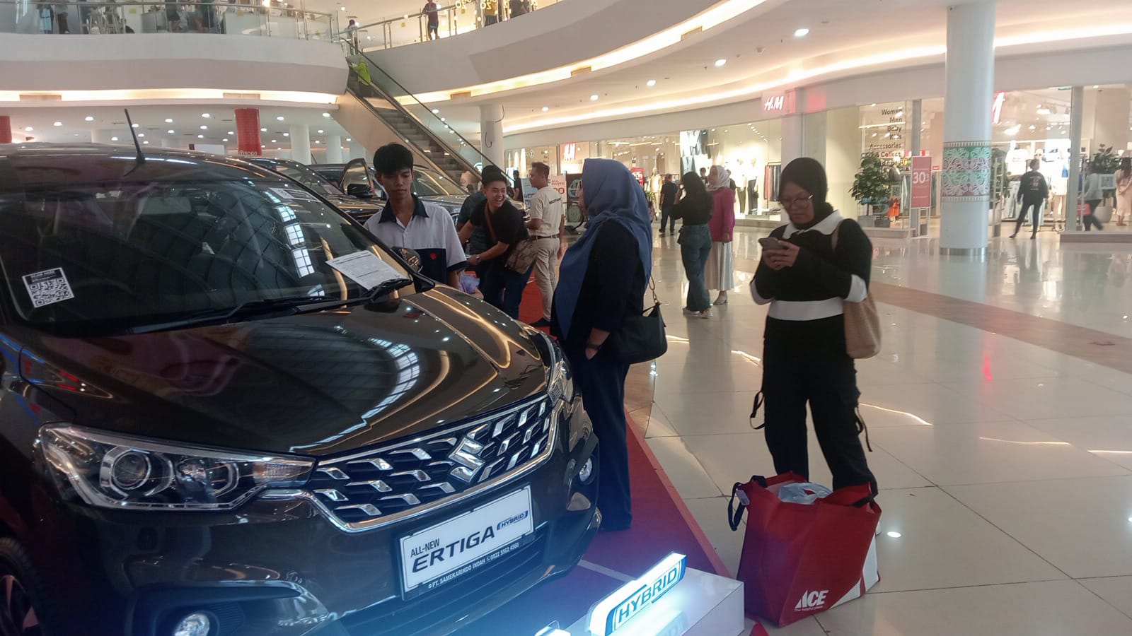 Suzuki memperkenalkan dua model unggulannya, yaitu All New Ertiga Hybrid dan Baleno. FOTO; ISTIMEWA. 