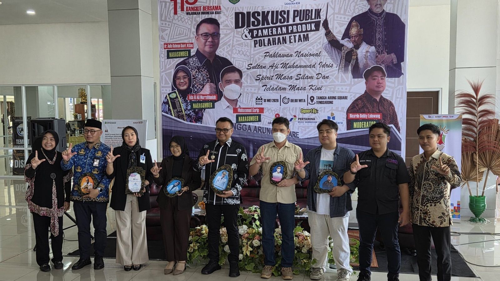 Para narasumber, penyelenggara, dan moderator forum. FOTO: ALDI BUDIARIS-KALTIMKECE.ID
