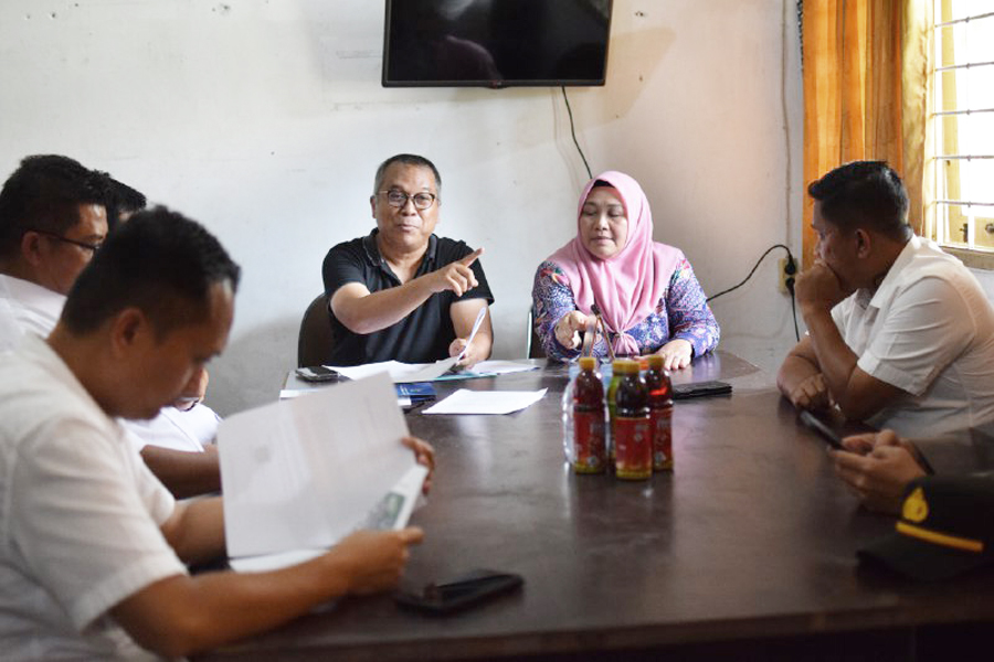 Pembina Yayasan Melati, Yusan Triananda (kiri) dan Ketua Yayasan Melati, Ida Farida (kanan) membahas sejumlah aset Pemprov Kaltim berlangsung alot bersama perwakilan Disdikbud Kaltim, pada Selasa, 24 Juni 2025. FOTO: M AL FATIH-KALTIMKECE.ID