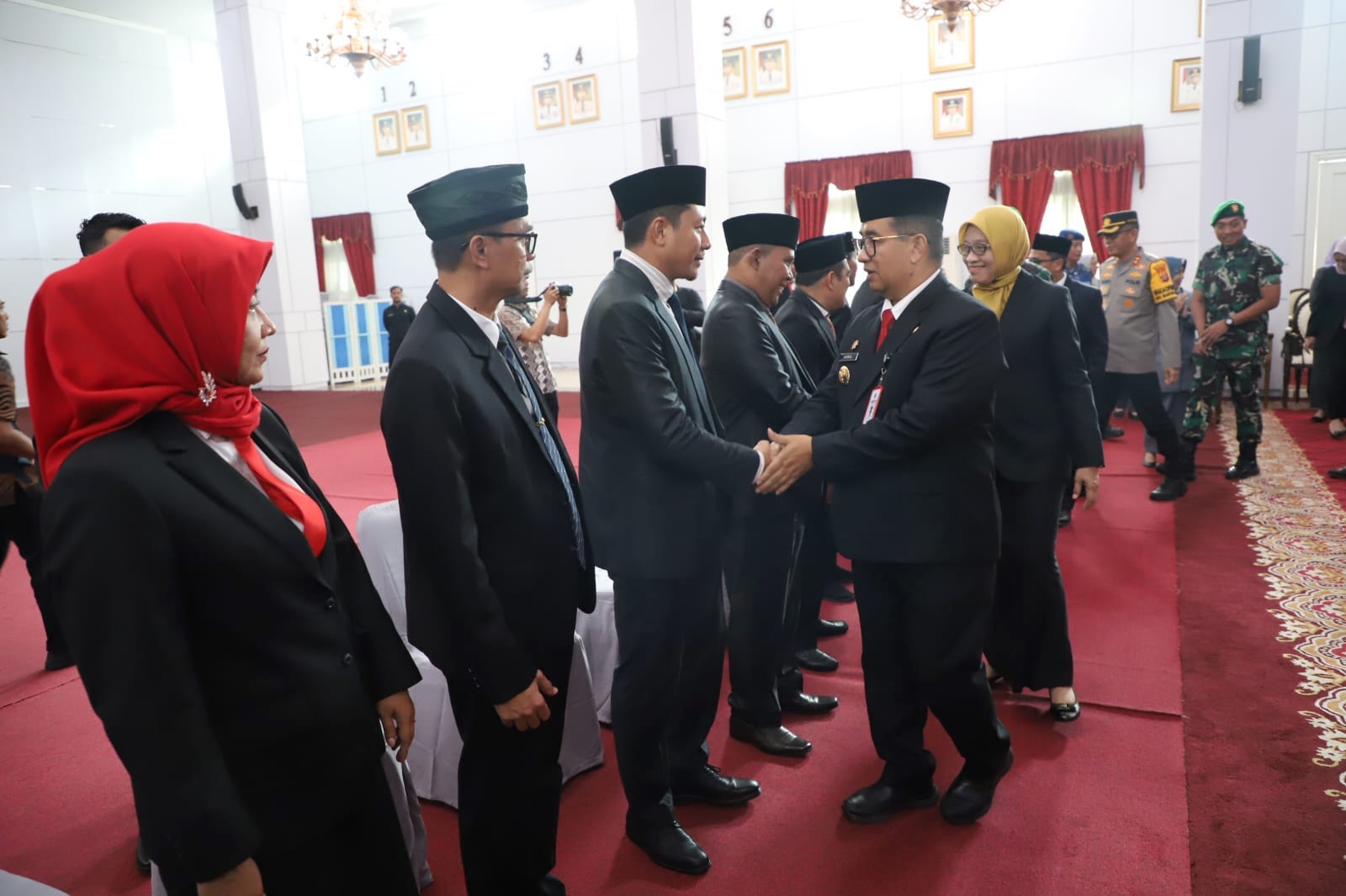 Pj Gubernur Kaltim Akmal Malik ketika melantik delapan pejabat Pemprov Kaltim pada Kamis, 21 Maret 2024. FOTO: ISTIMEWA