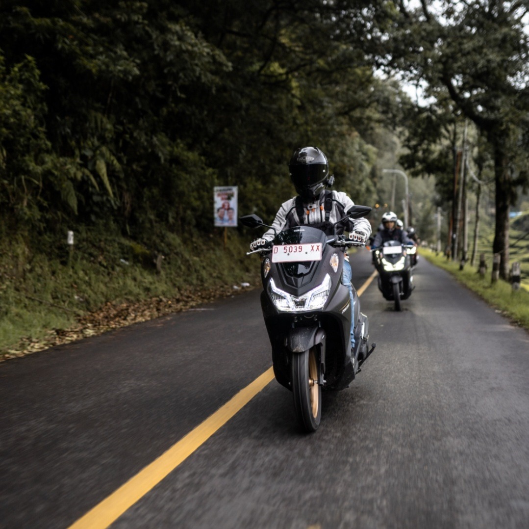Tidak hanya sebatas riding di area perkotaan yang padat, pengalaman berkendara yang komprehensif juga disajikan melalui kegiatan touring ke wilayah Ciwidey. FOTO: ISTIMEWA. 